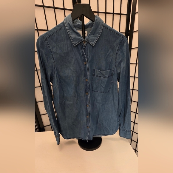 Old Navy Women's Classic Denim Button Down ~ Size Medium - Picture 4 of 7